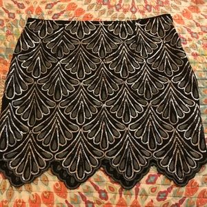 💜2/$10💜 COPY - Scalloped sequined skirt